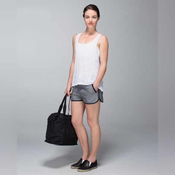 Lululemon💎EUC VINTAGE🦄Varsity Shorts 2014🦄Black (grey denim effect)🦄Size 6 - Picture 3 of 16